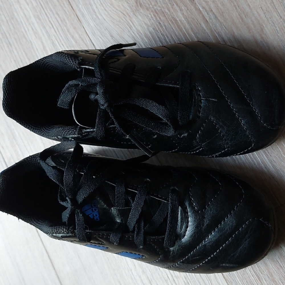 Soccer cleats